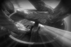 washing-feet-statue-2
